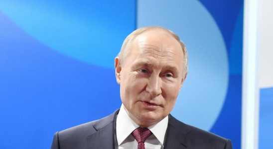 Poutine et le chef de lAIEA se reunissent pendant plus