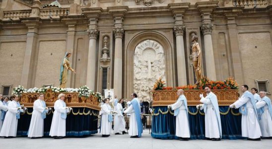 Semaine Sainte Saragosse Le Christ ressuscite retrouve la Vierge