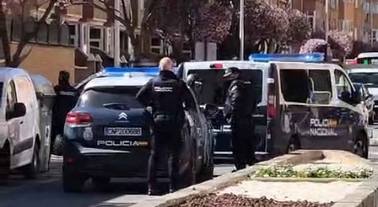 Un homme se barricade a Albacete avec une arme a