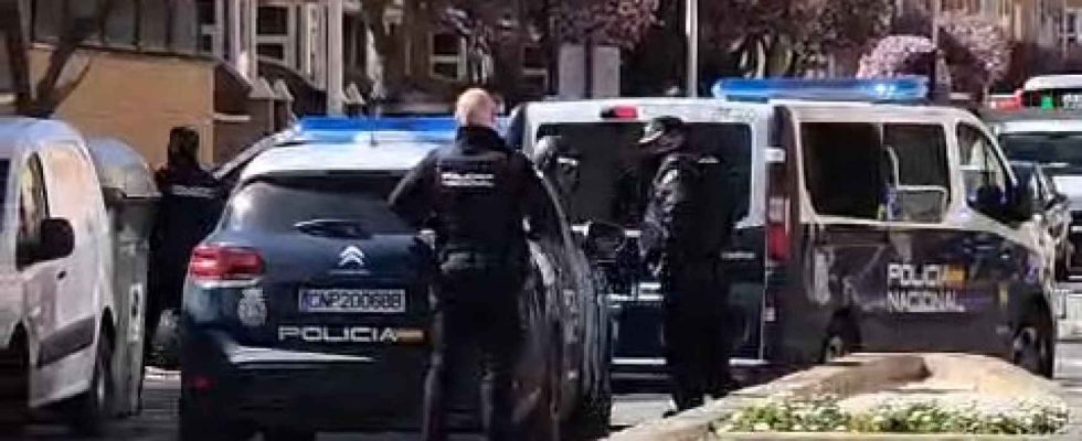 Un homme se barricade a Albacete avec une arme a