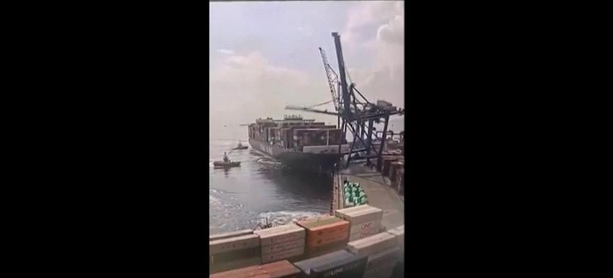 Un navire chinois renverse trois grues alors quil accoste dans
