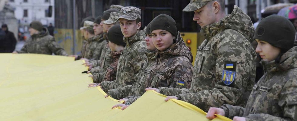 Zelensky propose une loi pour emmener au front les jeunes