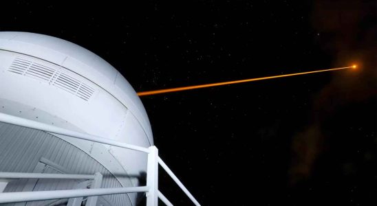 le puissant faisceau laser pour detruire les restes des satellites