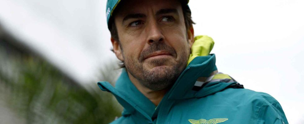 Fernando Alonso renouvelle jusquen 2026 avec Aston Martin et refuse