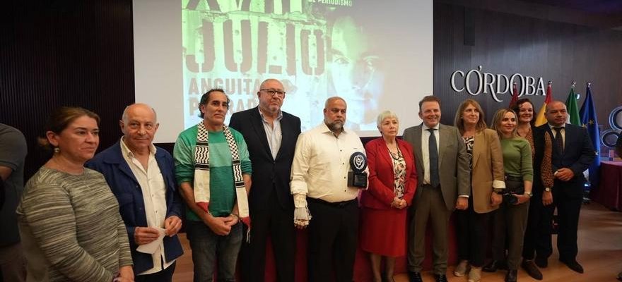 Le Palestinien Wael Al Dahdouh recoit le prix Julio Anguita