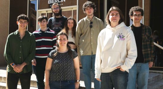 Les 8 premiers etudiants en Espagne a occuper les emplois