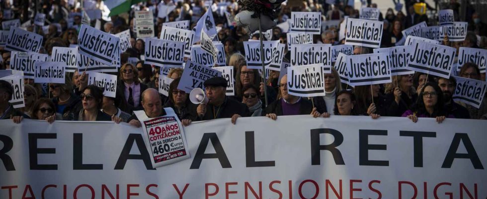 Les avocats mutualistes manifesteront contre leurs miserables retraites malgre lannonce