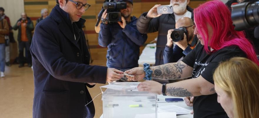 Pello Otxandiano EH Bildu vote sous les applaudissements a Biscaye