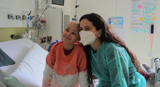 Rosalia rend visite aux enfants atteints de cancer a lhopital