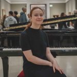 Sonya Zholobova lUkrainienne devenue pianiste de musee
