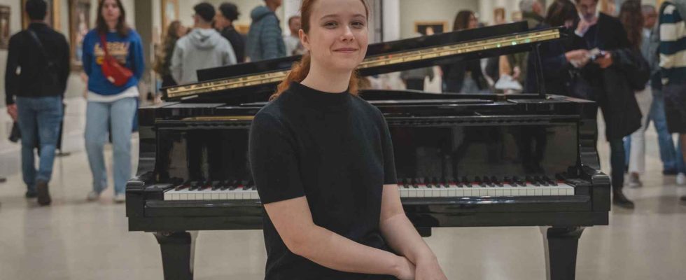 Sonya Zholobova lUkrainienne devenue pianiste de musee