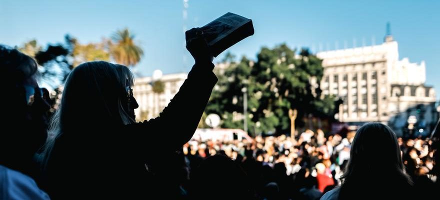 Une vague humaine inonde le centre de Buenos Aires pour