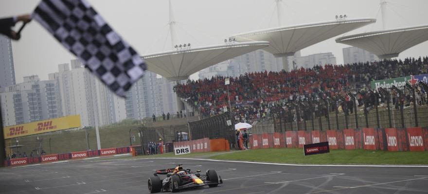 Verstappen balaie la Chine avec Sainz dans le top cinq