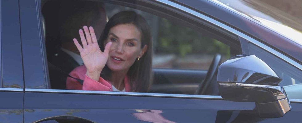 Visite surprise de Letizia a la reine Sofia a lhopital