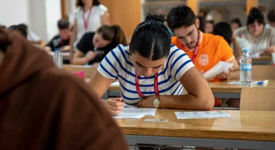 2 000 heures de cours et un salaire de 40