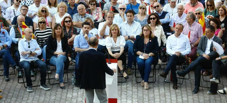 La contre chronique du rassemblement du PSOE combler le fosse
