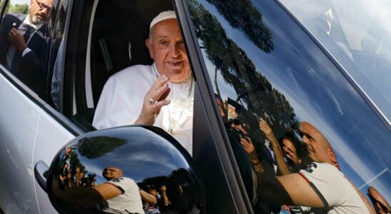 Le Pape assure que les ragots sont pour les femmes