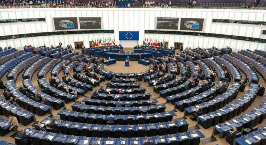 Le Parlement europeen termine son mandat avec une centaine de
