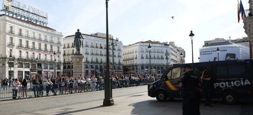 Le Real Madrid recoit le trophee de sa trente sixieme Ligue