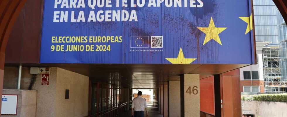 Le siege du Parlement europeen a Madrid est vandalise a