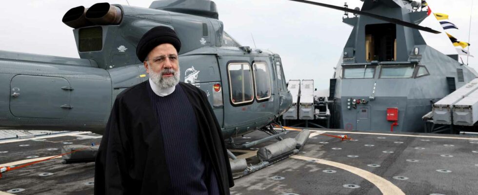 Lhelicoptere transportant le president iranien subit un atterrissage force