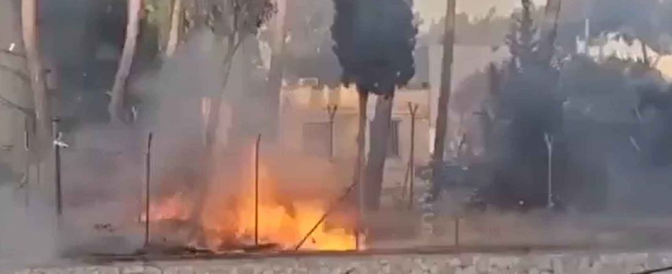 Plusieurs Israeliens ont incendie le siege de lUNRWA a Jerusalem