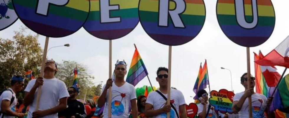Recul des droits LGBTI au Perou le gouvernement classe