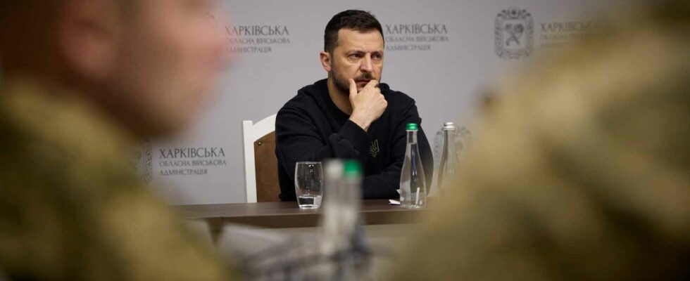 Zelensky se rend a Kharkiv et reconnait que la situation