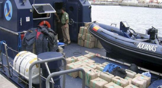 A CADIX Un occupant dun bateau dedie au trafic