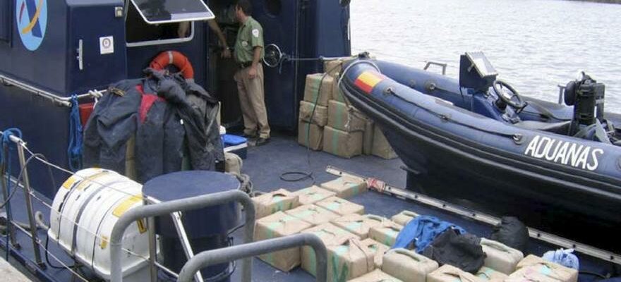 A CADIX Un occupant dun bateau dedie au trafic