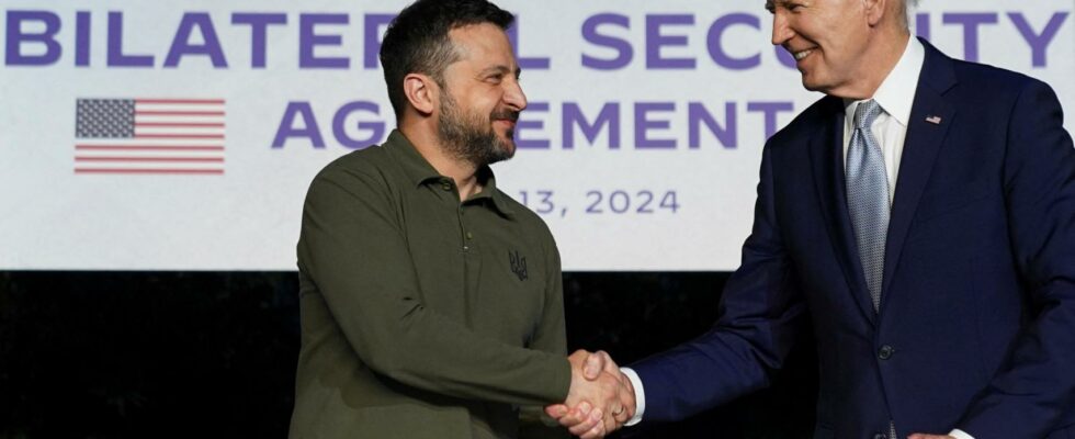 Biden et Zelensky signent un accord de 10 ans pour