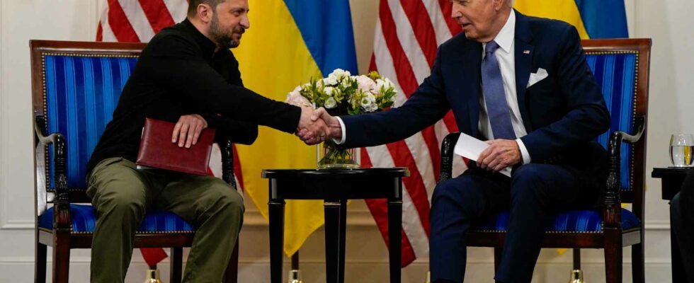 Biden sexcuse aupres de Zelensky pour le retard de 61