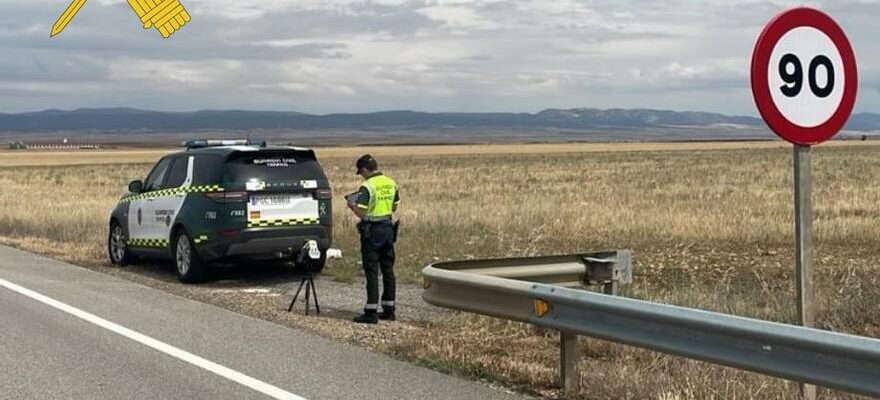 Chasse 207 kilometres le long dune autoroute de 90 kilometres