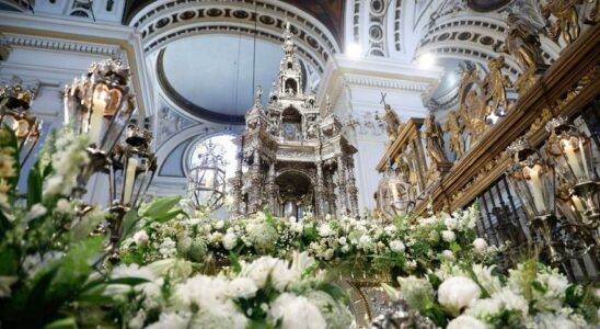 En images Procession du Corpus Christi sur la Plaza