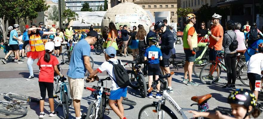 En images Velo scolaire dans le centre de Saragosse