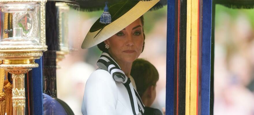 KATE MIDDLETON CANCER Kate Middleton reapparait souriante en public