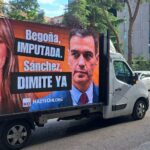 La Commission electorale protege le camion avec des photos de