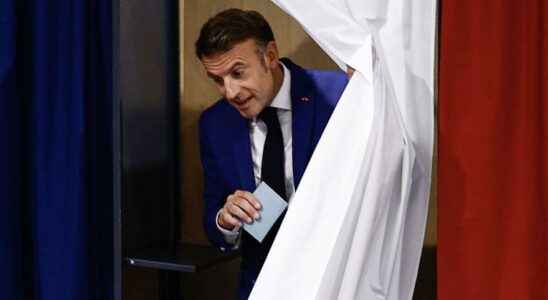 La France vers le second tour des elections legislatives