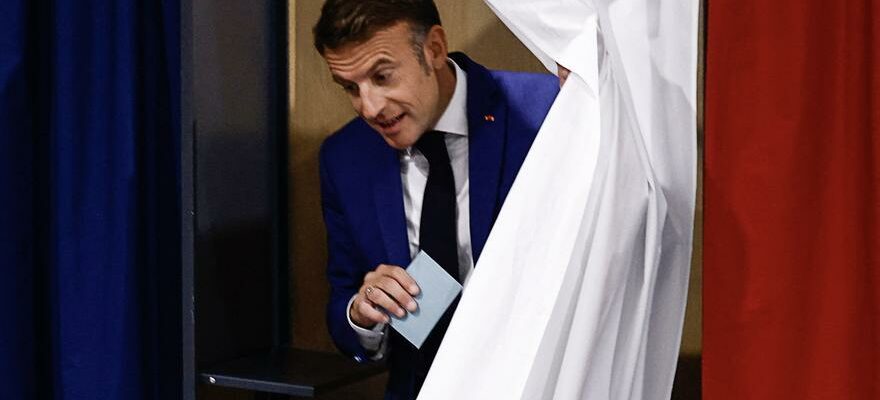 La France vers le second tour des elections legislatives
