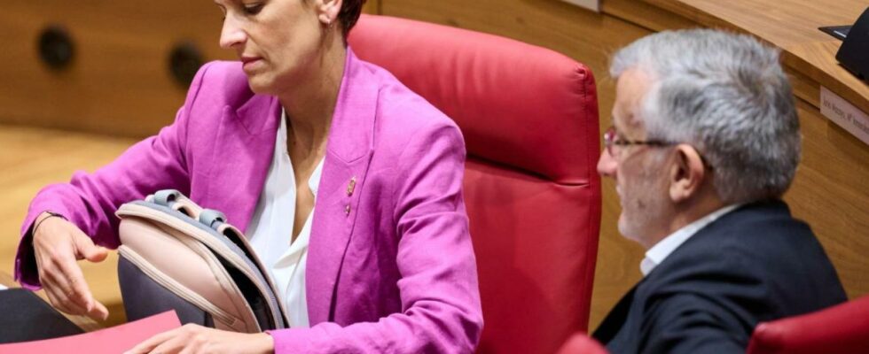 Le PSOE facilite loffensive dultra gauche contre le roi et la