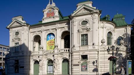 Le theatre national letton interdit la langue russe — RT