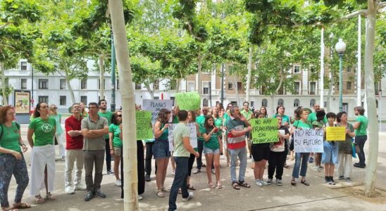 Les protestations contre les coupes budgetaires se poursuivent