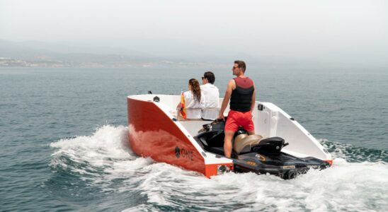 Linvention espagnole pour transformer nimporte quel jet ski en miniyacht