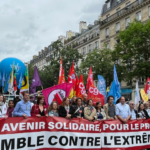 Plus de 350 000 personnes manifestent en France contre la