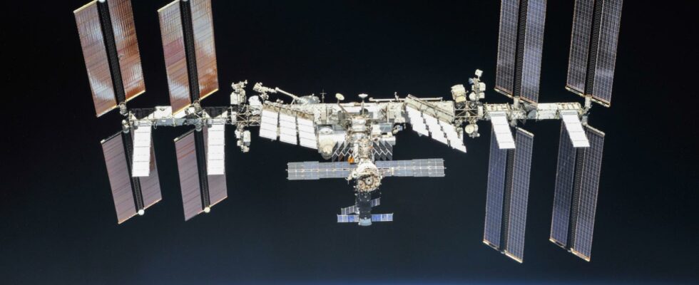 Un satellite russe se brise en plus de 100 morceaux