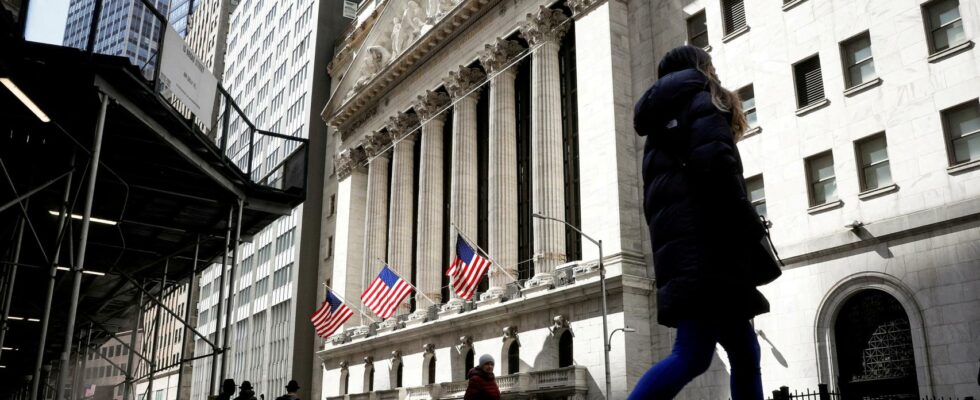 Wall Street demarre la semaine dans le rouge plus court
