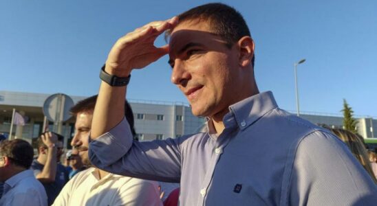 DIRECTION DU PSOE M Zapatero sassocie a Lobato malgre les