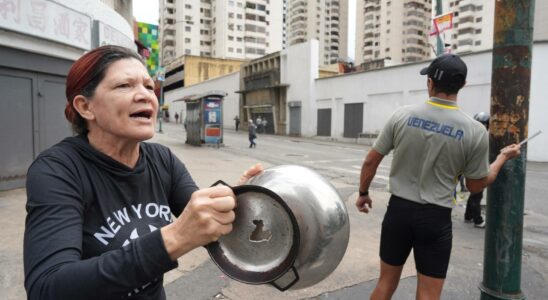 Des milliers de Venezueliens protestent contre Maduro et les resultats