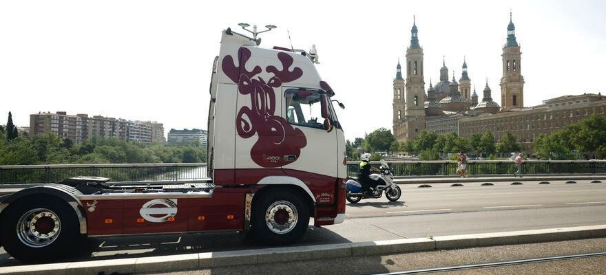 En images Une trentaine de camions rendent hommage a