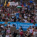 Environ 3 000 personnes crient dans le centre de Barcelone